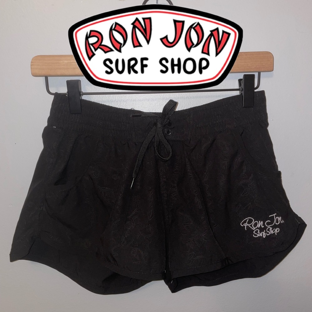 ron jon black floral shorts🌺